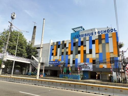 Tarsisius 1 Junior High School, 私立学校 | We provide Indonesia infrastructure map on various property sectors and data. Access property listings, infrastructure developments, news, and valuable transaction data for informed decisions.