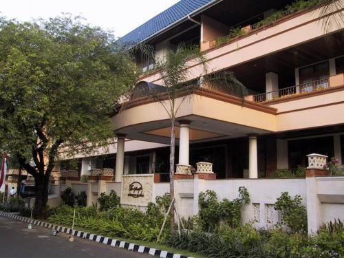 Wijaya Executive Mansion, 服务 出租公寓 | We provide Indonesia infrastructure map on various property sectors and data. Access property listings, infrastructure developments, news, and valuable transaction data for informed decisions.