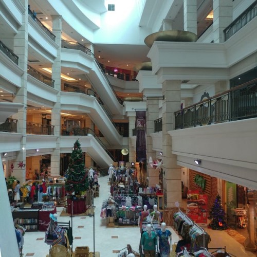 Bellagio Boutique Mall merupakan pusat perbelanjaan yang terletak di Jalan Mega Kuningan Barat No.3, Kecamatan Setiabudi, Jakarta Selatan. Pusat perbelanjaan in...