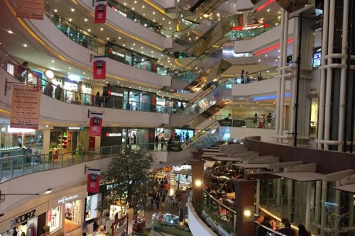 Blok M Plaza merupakan pusat perbelanjaan yang terletak di Jalan Bulungan, Kecamatan Kebayoran Baru, Jakarta Selatan. Pusat perbelanjaan yang dibangun oleh PT P...