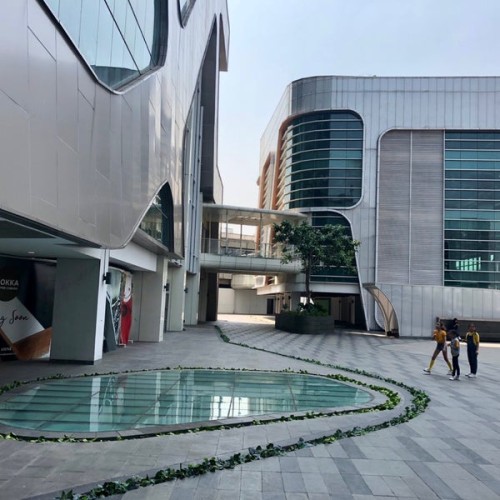 Bella Terra Lifestyle Center merupakan pusat perbelanjaan yang terletak di Jalan Kirana Avenue, Kecamatan Kelapa Gading, Jakarta Utara. Pusat perbelanjaan ini d...