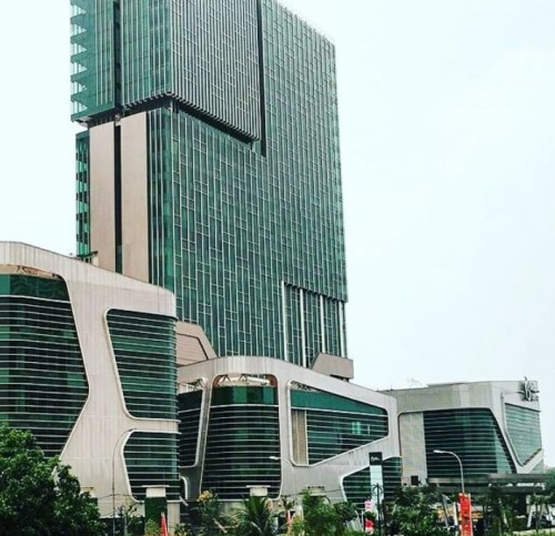 Bella Terra Lifestyle Center merupakan pusat perbelanjaan yang terletak di Jalan Kirana Avenue, Kecamatan Kelapa Gading, Jakarta Utara. Pusat perbelanjaan ini d...