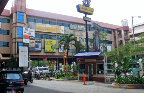 ITC Mangga Dua merupakan sebuah pusat perbelanjaan yang terletak di Jalan Mangga Dua Raya, Kecamatan Pademangan, Jakarta Utara. Pusat perbelanjaan ini  dikemban...