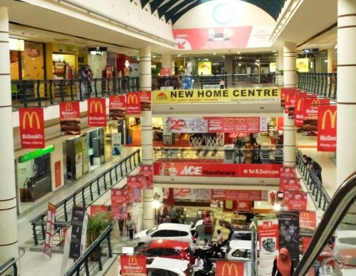 Daan Mogot Mall atau biasa disebut Mall Matahari merupakan pusat perbelanjaan yang terletak di dalam Kompleks Perumahan Daan Mogot Baru, tepatnya di Jalan Tanah...