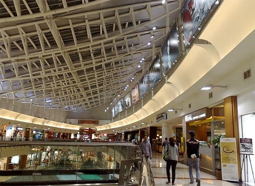 Pondok Indah Mall atau dikenal dengan PIM 2 merupakan pusat perbelanjaan yang terletak di Pondok Indah, Jakarta Selatan. Pusat perbelanjaan dengan total 5 lanta...
