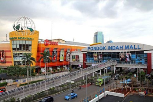 Pondok Indah Mall atau dikenal dengan PIM 2 merupakan pusat perbelanjaan yang terletak di Pondok Indah, Jakarta Selatan. Pusat perbelanjaan dengan total 5 lanta...