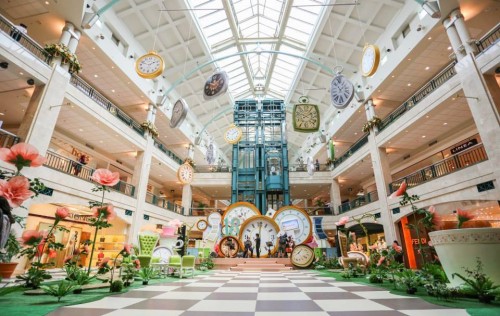Plaza Senayan atau biasa disebut PS merupakan pusat perbelanjaan yang terletak di Jl. Asia Afrika No.8, Kecamatan Tanah Abang, Jakarta Pusat. Pusat perbelanjaan...