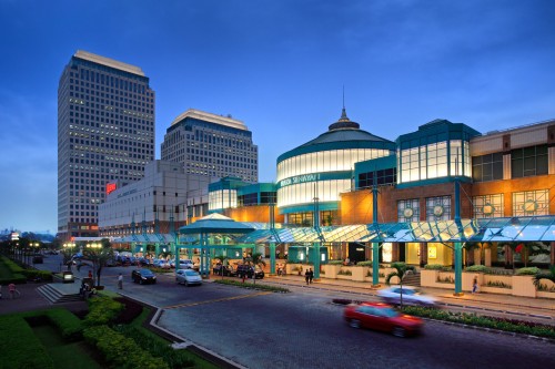 Plaza Senayan atau biasa disebut PS merupakan pusat perbelanjaan yang terletak di Jl. Asia Afrika No.8, Kecamatan Tanah Abang, Jakarta Pusat. Pusat perbelanjaan...