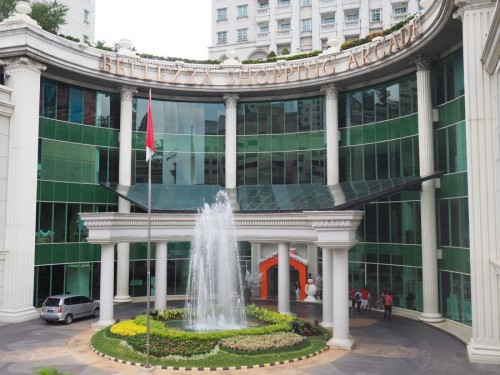 Bellezza Shopping Arcade merupakan salah satu pusat perbelanjaan yang bercampur dengan fungsi perkantoran. Bangunan ini terletak di Superblok The Bellezza yang...