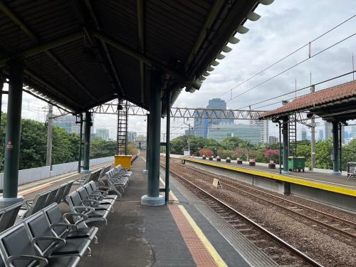 Gambir Station, 城际站 | We provide Indonesia infrastructure map on various property sectors and data. Access property listings, infrastructure developments, news, and valuable transaction data for informed decisions.