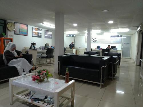 APM Suzuki Veteran Jakarta, Automotive Dealership | We provide Indonesia infrastructure map on various property sectors and data. Access property listings, infrastructure developments, news, and valuable transaction data for informed decisions.