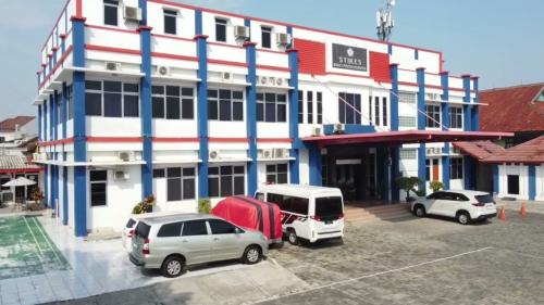 Bhakti Pertiwi Indonesia Health Polytechnic, 大学 | We provide Indonesia infrastructure map on various property sectors and data. Access property listings, infrastructure developments, news, and valuable transaction data for informed decisions.