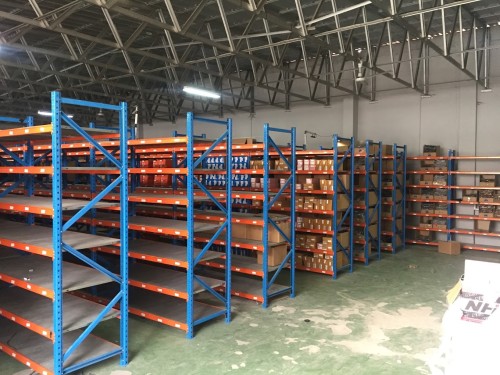 Pakde Warehouse berlokasi di Jl. Raya Tanjung Barat, Kecamatan Pasar Minggu, Kota Jakarta Selatan, Provinsi DKI Jakarta. Warehouse ini dikembangkan oleh PT Pakd...