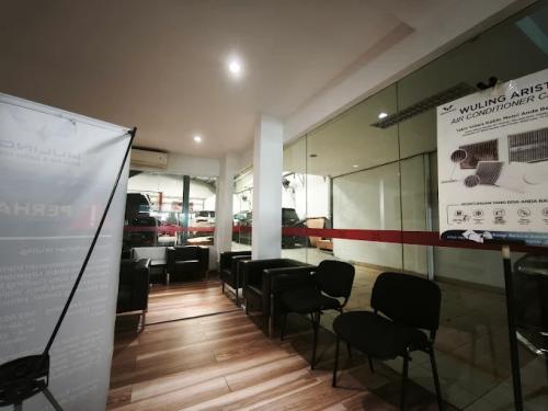Wuling Arista Pluit, Automotive Dealership | We provide Indonesia infrastructure map on various property sectors and data. Access property listings, infrastructure developments, news, and valuable transaction data for informed decisions.