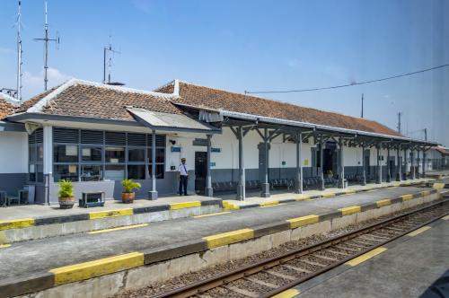 Arjawinangun Station, 城际站 | We provide Indonesia infrastructure map on various property sectors and data. Access property listings, infrastructure developments, news, and valuable transaction data for informed decisions.