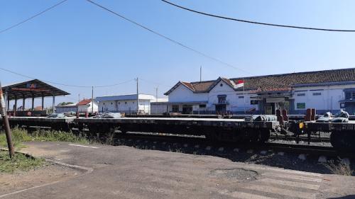 Arjawinangun Station, 城际站 | We provide Indonesia infrastructure map on various property sectors and data. Access property listings, infrastructure developments, news, and valuable transaction data for informed decisions.