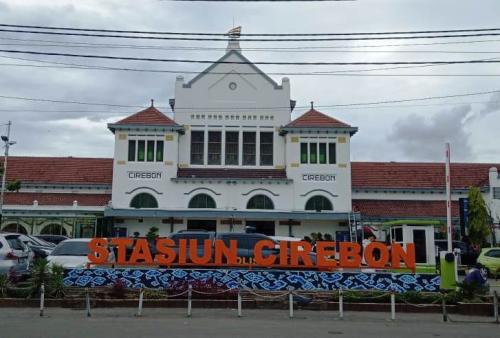 Cirebon Station, 城际站 | We provide Indonesia infrastructure map on various property sectors and data. Access property listings, infrastructure developments, news, and valuable transaction data for informed decisions.