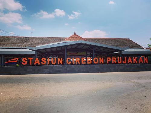 Cirebon Prujakan Station, 城际站 | We provide Indonesia infrastructure map on various property sectors and data. Access property listings, infrastructure developments, news, and valuable transaction data for informed decisions.