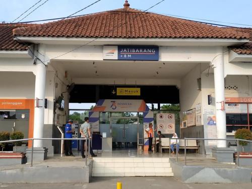 Jatibarang Station, 城际站 | We provide Indonesia infrastructure map on various property sectors and data. Access property listings, infrastructure developments, news, and valuable transaction data for informed decisions.