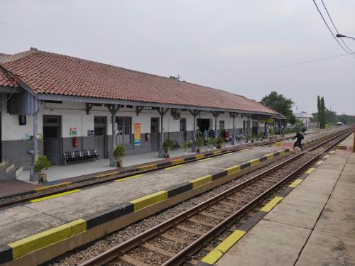 Pegaden Baru Station, 城际站 | We provide Indonesia infrastructure map on various property sectors and data. Access property listings, infrastructure developments, news, and valuable transaction data for informed decisions.