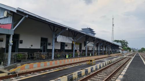 Tasikmalaya Station, 城际站 | We provide Indonesia infrastructure map on various property sectors and data. Access property listings, infrastructure developments, news, and valuable transaction data for informed decisions.
