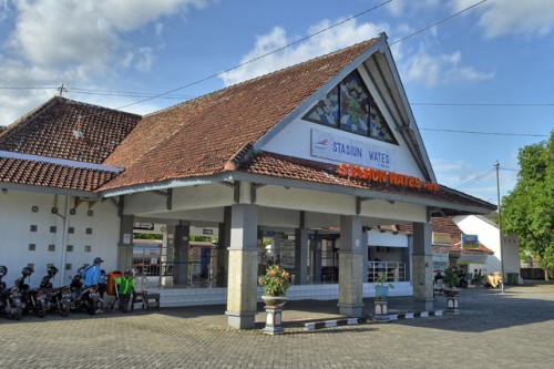 Wates Station, 机场火车站 | We provide Indonesia infrastructure map on various property sectors and data. Access property listings, infrastructure developments, news, and valuable transaction data for informed decisions.