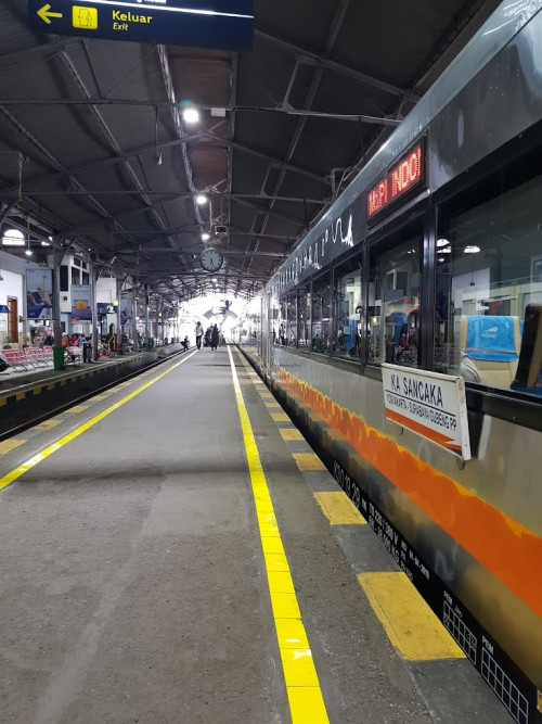 Yogyakarta Station, 机场火车站 | We provide Indonesia infrastructure map on various property sectors and data. Access property listings, infrastructure developments, news, and valuable transaction data for informed decisions.