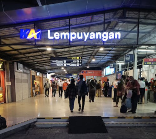 Lempuyangan Station, 通勤站 | We provide Indonesia infrastructure map on various property sectors and data. Access property listings, infrastructure developments, news, and valuable transaction data for informed decisions.