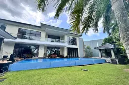 Knight Frank | Luxurious Villa in Bukit Indah Sukajadi, Kelapa Hibrida, Batam | Luxurious Villa in Bukit Indah Sukajadi (thumbnail)